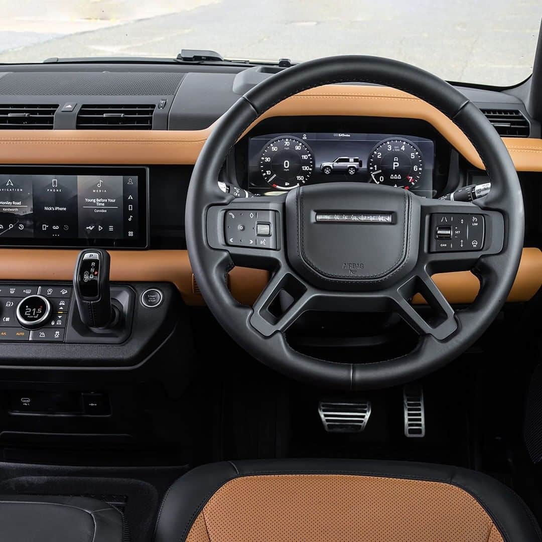 Land Roverさんのインスタグラム写真 - (Land RoverInstagram)「The new #LandRover #DEFENDER's interior embraces the stripped-back nature of the original with the perfect mix of innovation and purposeful simplicity. Search "Land Rover Defender configurator" to design yours.  #NewDefender #TeamDefender #LandRoverDefender #4x4 #Overland #Expedition #Adventure」12月26日 23時00分 - landrover