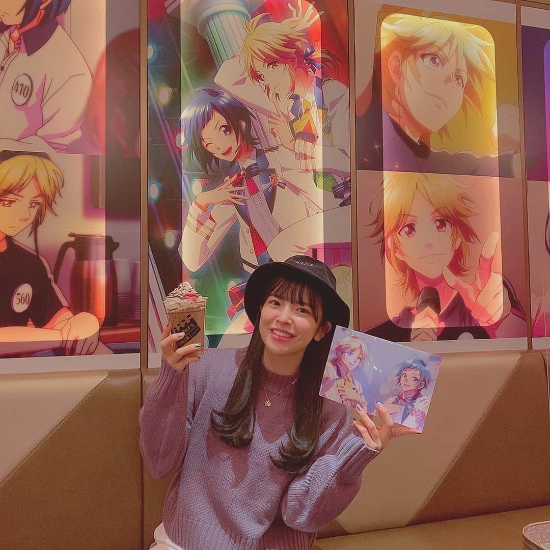 松崎博香のインスタグラム：「. 今年最後のファンタジートラベラー ありがとうございました🎆 公開生放送に足を運んでくれた リスナーのみんなも 本当にありがとう🤍🤍 今年もラジオを通じてたくさんの方に 出会うことができました☺️！ 好きになってくれてありがとう🤍 来年もよろしくねー！！！！ そして、今夜のひぃちゃんねるらじおも 今年最後に一緒にリアタイしてくれたら 嬉しいなぁと思います✌🏻 #スタマリ #STARMARIE #liplip好きと繋がりたい #HoneyWorks #ハニワ好きと繋がりたい #honeyworks好きと繋がりたい #愛蔵 #勇次郎」