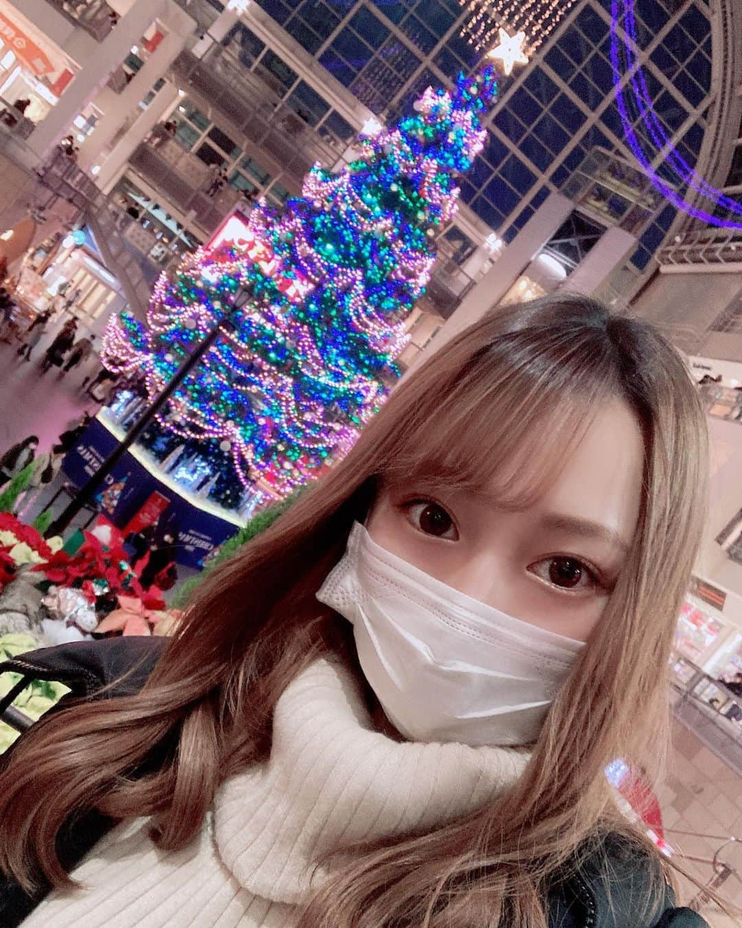 真波りこさんのインスタグラム写真 - (真波りこInstagram)「. 毎年恒例🎅🏻🎄✨ . #真波りこ #ニュークラブ #キャバクラ #パブ #ホステス #キャバ嬢 #北海道 #札幌 #さっぽろ #すすきの #ススキノ #歌舞伎町 #北新地 #錦 #中洲 #Instagram #instagramer #followme #followforfollowback#likeforlikes #l4l #followforfollow #f4f #いいね返し #クリスマス #クリスマスツリー #札幌ファクトリー」12月26日 23時28分 - sapporo_leon