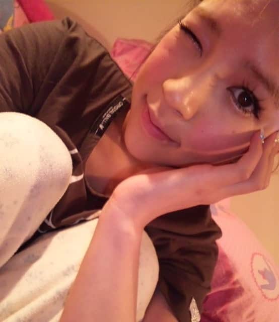坂口杏里のインスタグラム：「くっそ若い時の写真でてきたwww20代前半ww  それはさておき 坂口現在お暇なので  club  SLOW 新宿区歌舞伎町1-9-6 三経32ビル3F 0332008522  お待ちしてます🥰✨ 坂口はlastまでいます！😇  何かあればお店へお問い合わせください💁‍♀️」