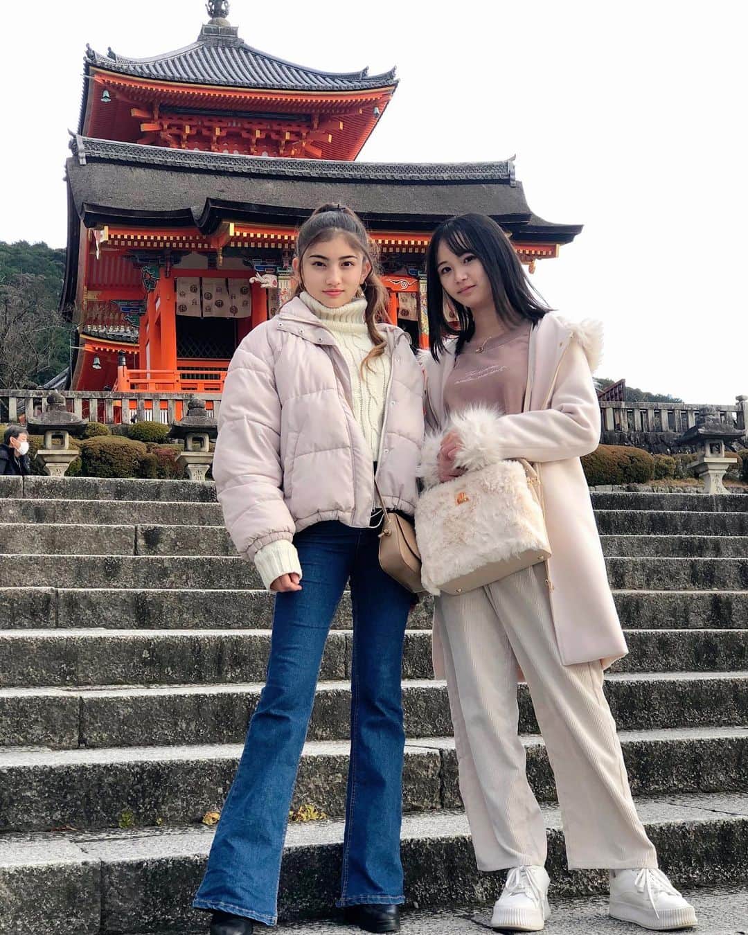 lilliakarina りりあさんのインスタグラム写真 - (りりあInstagram)「わかなと京都デート❤︎ #ひさしぶり #京都観光 #清水寺 #祈願 #kyoto  #kiyomizudera #ootd #grl #ingni #bershka」12月26日 23時33分 - lilliakarina