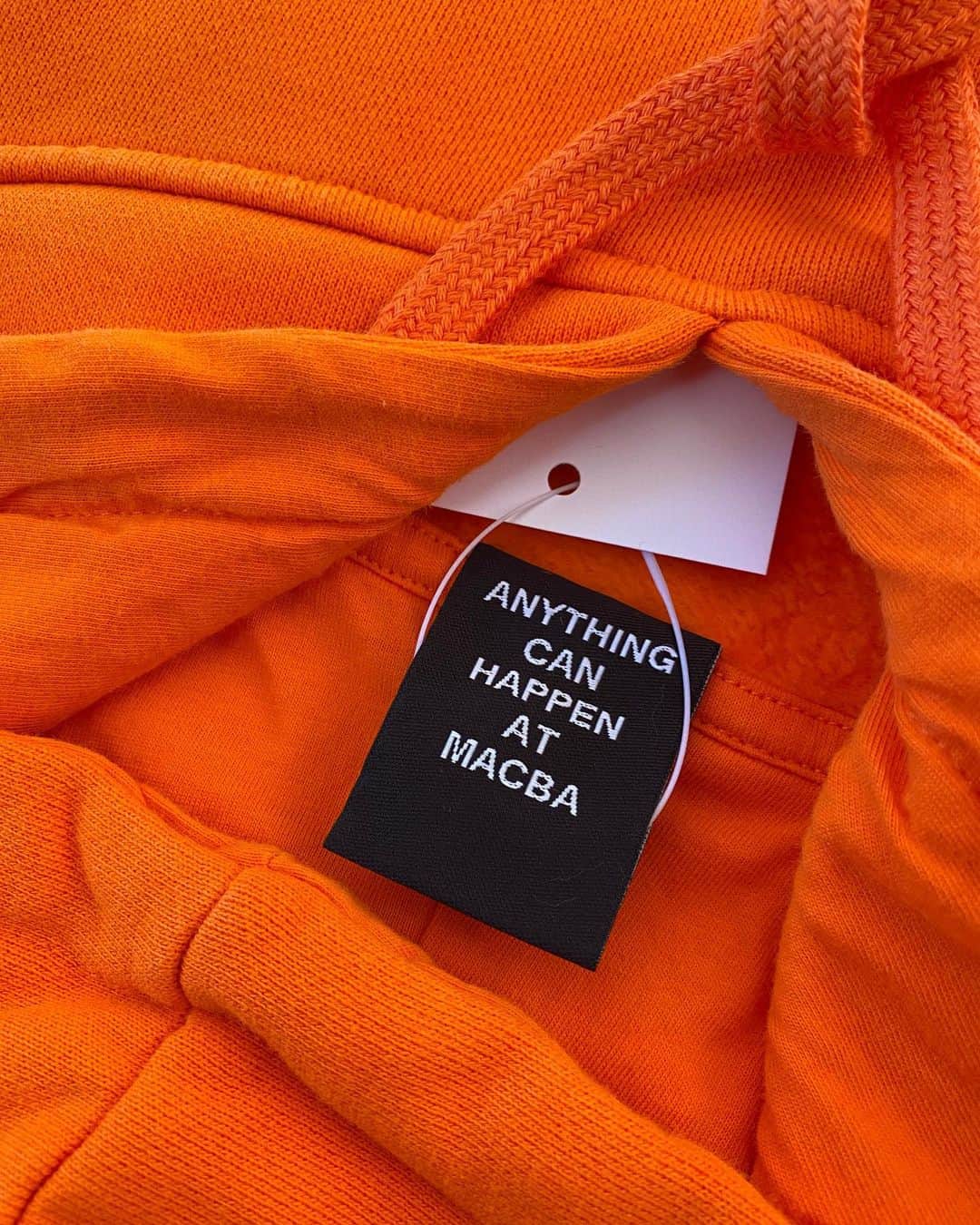 MACBA LIFEさんのインスタグラム写真 - (MACBA LIFEInstagram)「New Orange / Green hoodie available   Macbalife.com/shop  Link in bio Worldwide shipping   #macbalife」12月26日 23時40分 - macbalife