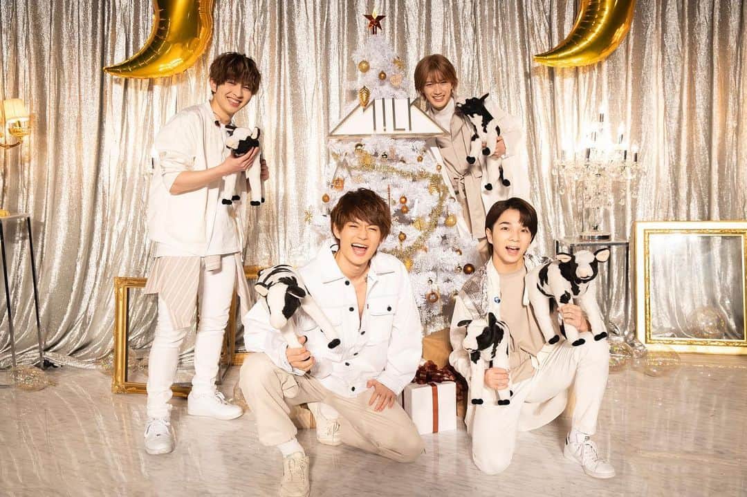 M!LKオフィシャルInstagramのインスタグラム：「本日の配信ライブ、 M!LK ONLINE LIVE『SWEET  CHRISTMAS ～GO GO 2021～』🎄🔔 ご視聴頂きありがとうございました😊  今日見れなかった方も、 1月9日(土)23:59までタイムシフトでアーカイプ配信中です📺❗️  是非年末年始に、ご覧ください😎  #MILK #SWEETCHRISTMAS」