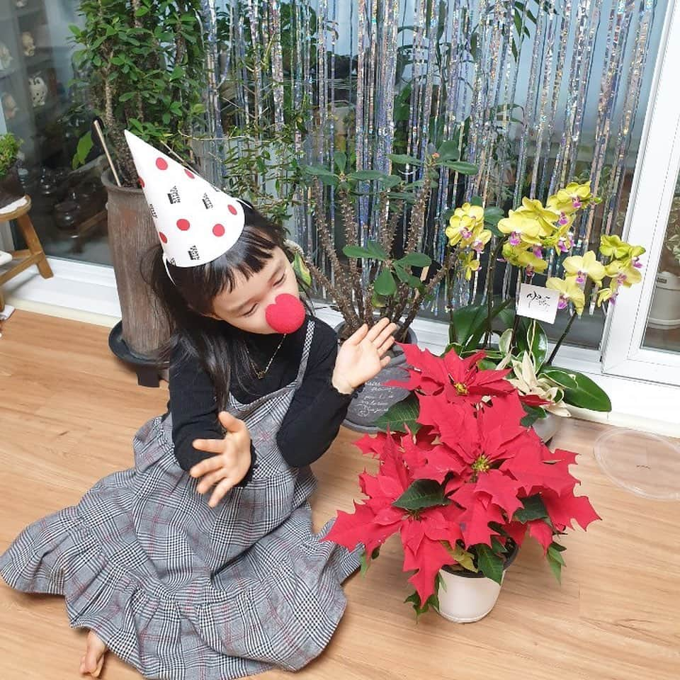 トキさんのインスタグラム写真 - (トキInstagram)「나의 2020 Happy Christmas🎄 아니 나 근데 트리를 실제로 아~~~예 못봤네ㅋㅋㅋ ( 슬풔여 민희 )」12月26日 23時53分 - minhee_jjjj