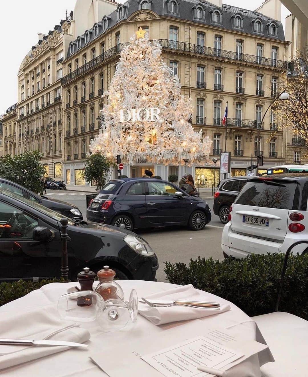 ダフネ・ジョイのインスタグラム：「Paris 🤍」