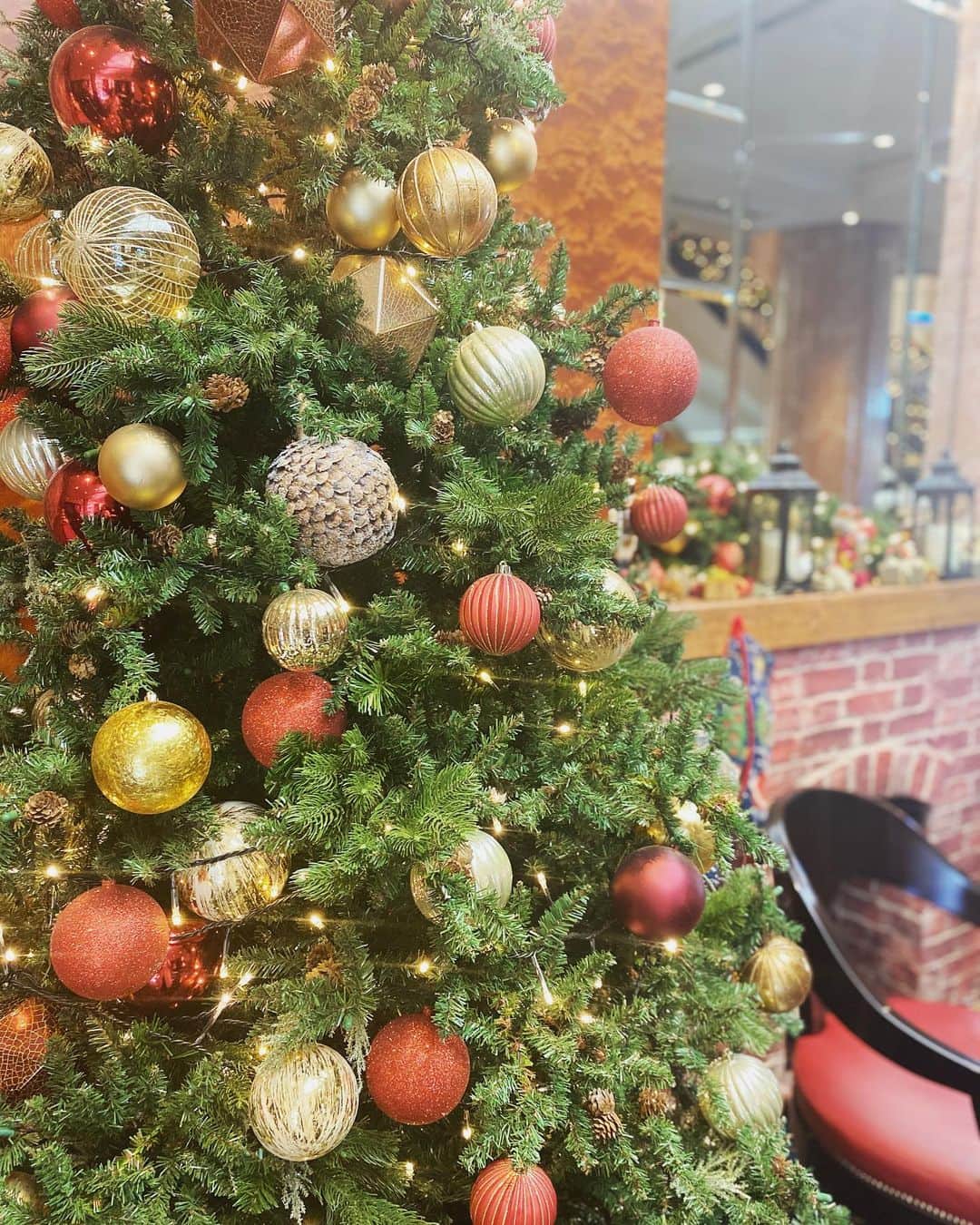 藤後 沙織 とうごさおりのインスタグラム：「Merry christmas…🎄 ・ ・ 周囲の方の優しさを感じてる日々🤝 ・ #Merrychristmas#christmas#xmas #クリスマス#クリスマスツリー#🎄#🌲 #ウェスティンホテル東京#ウェスティンホテル #westintokyo#bff」