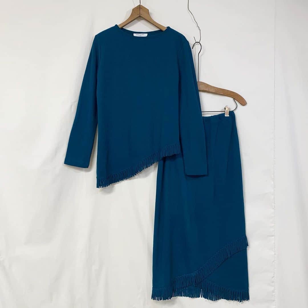 i nouのインスタグラム：「. SOLD.  emerald fringe knit two-piece #inou_vintageclothing」