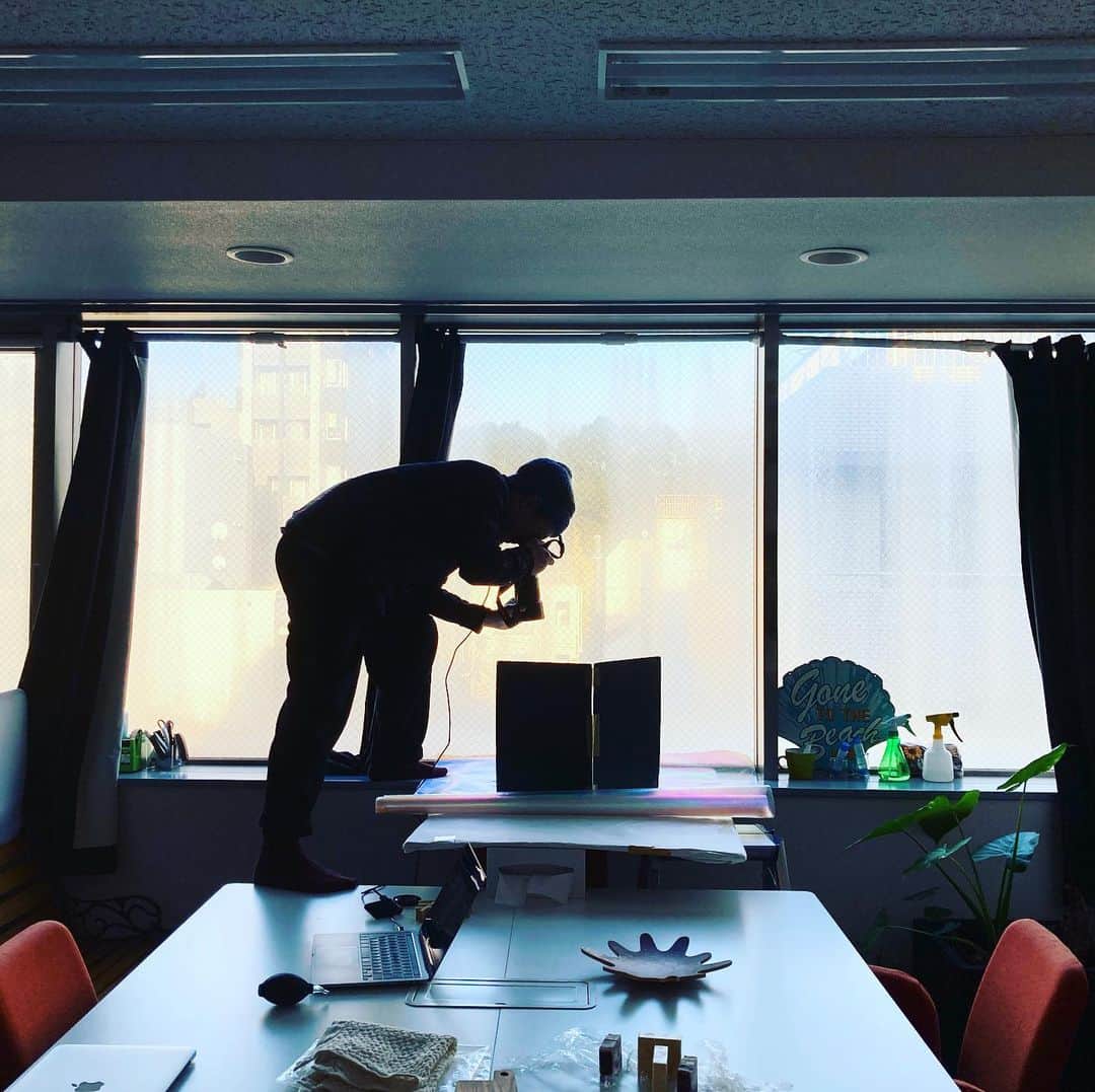 宇田川大輔さんのインスタグラム写真 - (宇田川大輔Instagram)「本日の職場。#photooftheday  #stillshooting  #商品撮影　#自然光　#奥渋撮影」12月26日 15時45分 - udagawadaisuke