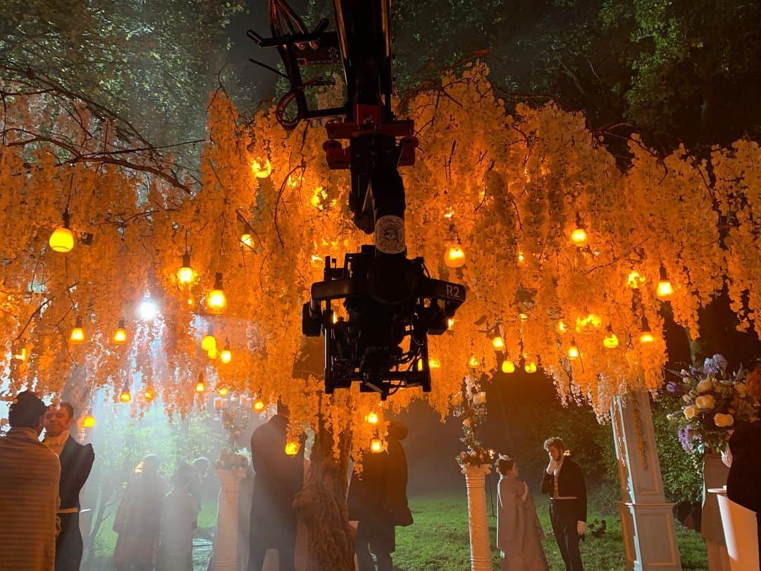 トム・ベリカのインスタグラム：「Shout out to my fellow directors on @bridgertonnetflix who did tremendous work bringing this to you. @julieannerobinsondirector #ShereeFolkson #AlrickRiley @shondaland @netflix #bridgertonnetflix」