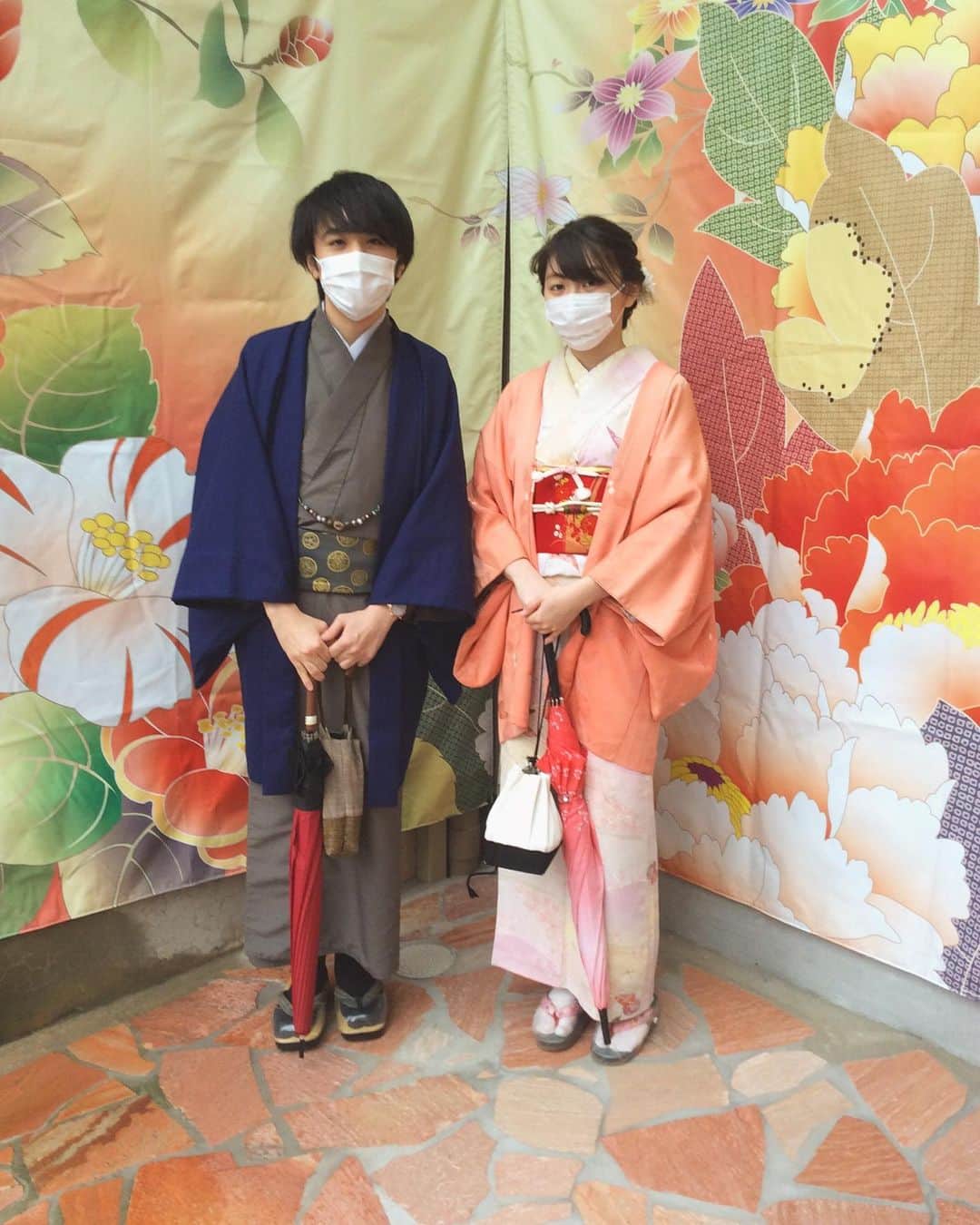 金沢着物レンタルshop心結〜kokoyui〜のインスタグラム：「2人とも帯がポイントになってとっても素敵ですね👘💞 . 女性の方のお着物は絹のお着物で上品な仕上がりになります💐✨ . ⚫︎金沢駅前 着物レンタル心結(ここゆい)  ⚫︎営業時間 : 9:00〜18:00 ⚫︎address : 金沢市本町1-3-39 ⚫︎tell : 076-221-7799 ⚫︎金沢駅から徒歩5分  ⚫︎コインパーキング補助あり  心結の着物一覧▶@kokoyui_kimono 振袖や袴はこちら▶@kokoyui_furisode 七五三やお子さんの着物はこちら▶@kokoyui753 . #着物ヘア #ヘアセット #和服 #着物 #着物コーディネート #きもの #着物女子 #着物男子」
