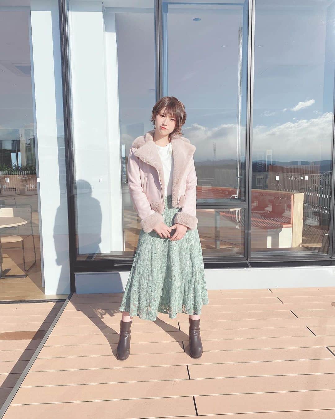 佐藤朱のインスタグラム：「今年最後の放送だ〜って思うと、 ちょっと寂しい🥲 それくらい毎回楽しく出演させて頂いてます😌😌 #サタデーウォッチン  #衣装」