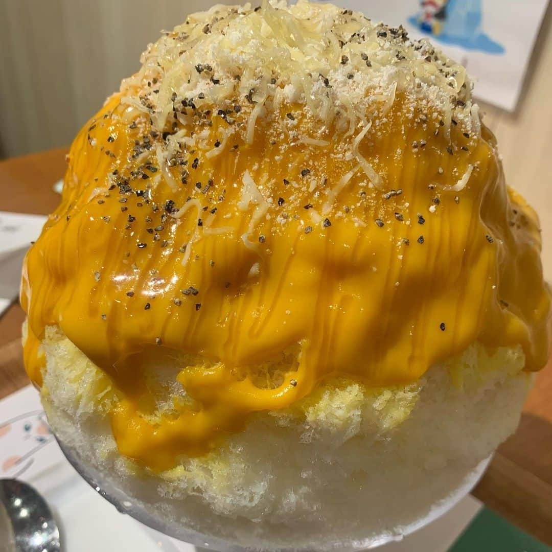 七海ティナさんのインスタグラム写真 - (七海ティナInstagram)「銀座のジンジャーさん🍧 . . . パンプキンとチーズと黒胡椒と蜂蜜 中身はナッツ(2回頼んだ) . フランボワーズエスプーマに生姜ベースの氷にイチゴジャム (エスプーマ別添え) . . お席は45分制ですが、3杯頂いたので半永久的にリミット伸びる伸びる。 そして、なによりここの🍧は氷ぎっしりで全ての量が多い。 控えめに言って最高です。 . . 1年ぶりでした。 . . #かき氷#かきごおりすと #銀座のジンジャー#銀座カフェ #銀座グルメ #かきごーらー」12月26日 16時11分 - tinaaaa1208