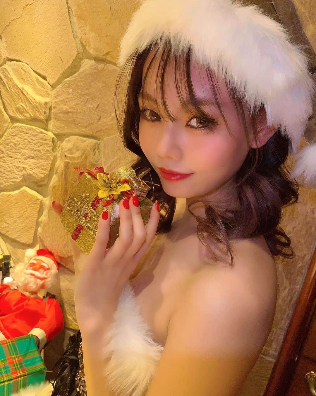 美波さらさんのインスタグラム写真 - (美波さらInstagram)「⠀ ⠀  めりーくりすます❄ 素敵なクリスマス過ごせました？  #名古屋#錦#錦3#キャバクラ#キャバ嬢 #お酒#焼酎#ワイン#シャンパン#歌舞伎町#北新地#ミナミ#すすきの#六本木#中洲#ホステス#銀座#かわいい#名古屋出張#followme#instagood#lfl#followforfollowback#follow#me#Instagram#instalike#instamood#merrychristmas#コスプレ」12月26日 16時17分 - le.ciel_sara