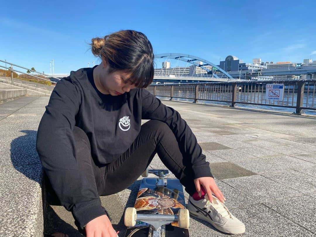 中村貴咲のインスタグラム：「@sbh_2020_  表面上か中身か ポエマーなりてー #スケボー#スケボー女子 #skateboardingisfun #skatergirl#skatelife #girlsskater #skategirl」