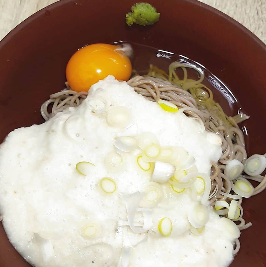 越中睦士さんのインスタグラム写真 - (越中睦士Instagram)「フライング年越し蕎麦☀  #とろろ」12月26日 16時25分 - makotokoshinaka