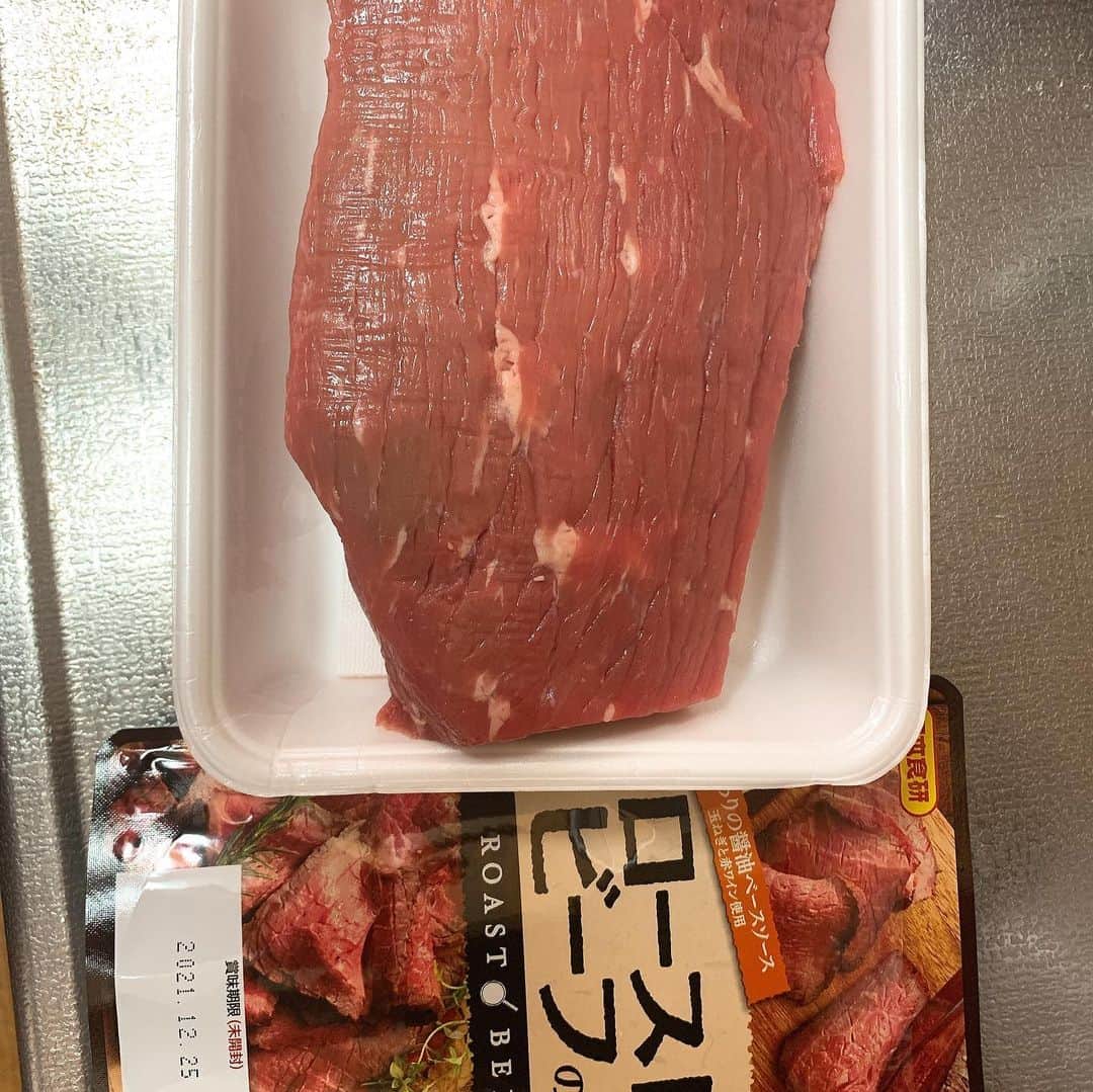 桜 稲垣早希のインスタグラム：「ホットクック様に赤身肉ぶち込んだら美しいローストビーフなって返してくれました😍ドラちゃんの道具なのかいこれは？？すごすぎるやろ #ホットクック #未来道具 #ローストビーフ #息子にはずっと黙って私の手柄にする予定」