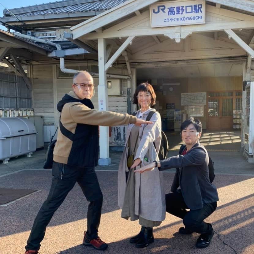 田中要次のインスタグラム：「本日12月26日(土)18:30〜『ローカル路線バス乗り継ぎの旅Z』第15弾放送です！今回はなんと3時間半スペシャル！マドンナに鈴木杏樹さんを迎え、和歌山県高野山より伊勢志摩、熊野古道を経由して串本・潮岬を目指します！題して「紀伊半島ぐるり！高野山～伊勢志摩～熊野古道ＳＰ」念願の３連覇達成なるか？どうして毎回雨が降る？羽田圭介くん結婚おめでとう！お楽しみに！  #テレビ東京 https://www.tv-tokyo.co.jp/sat/backnumber/index.html?trgt=20201226」