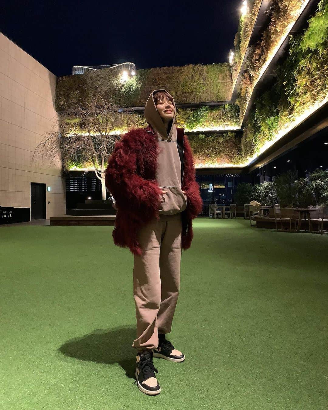 山本ソニアさんのインスタグラム写真 - (山本ソニアInstagram)「new @three00_laa 💯💯💯  ニュアンスなカラーのジャージのセットアップ どタイプ ヘアカラーも合わせてトータルでワンカラーコーデ💫  #three00laa  #tokyostyle #tokyomodel #outfitoftheday  #冬コーデ #ジャージ」12月26日 17時00分 - soniann0505