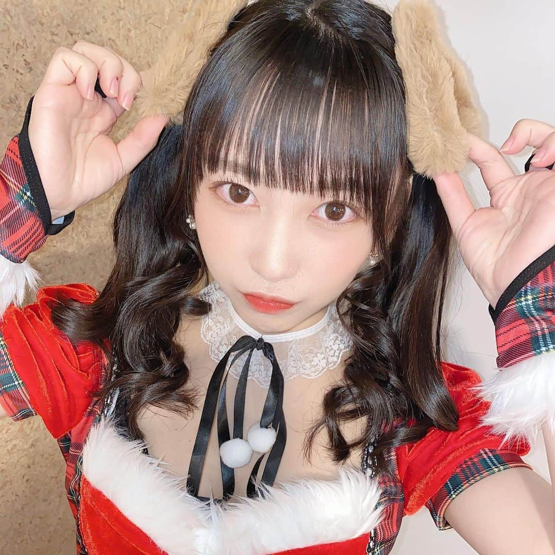 髙木由莉愛のインスタグラム：「わんわん  #クリスマス #サンタコス #Xmas #犬 #コスプレ #アイドル #japanarizm #網タイツ」