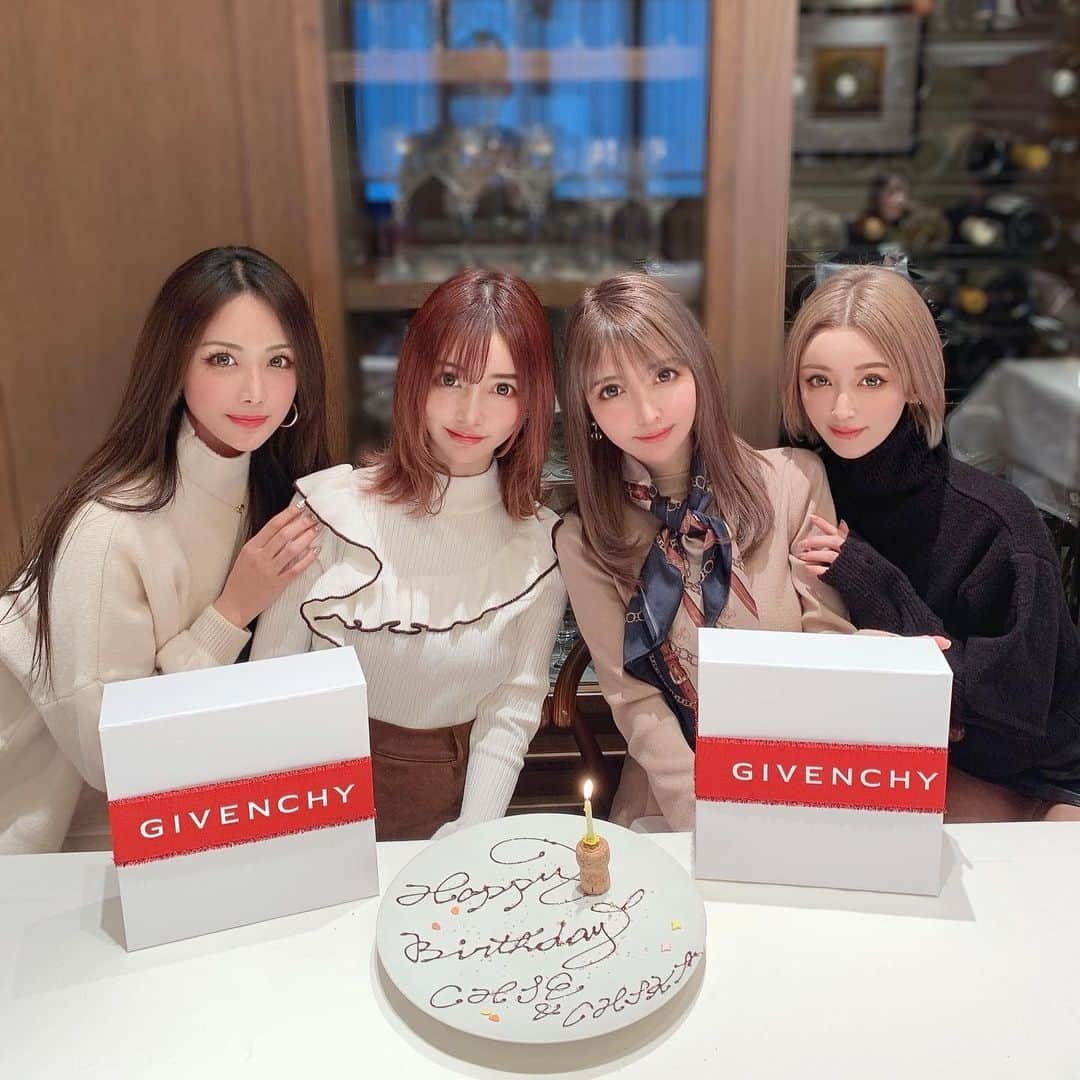 吉川ちえさんのインスタグラム写真 - (吉川ちえInstagram)「【誕生日⭐お祝い🎊㊗】 . ちはちゃんと美咲ちゃんに 誕生日🍰お祝いしてもらったよ🥺❤️ 青山にあるトリュフ料理屋さん 📍テールドトリュフ東京 でトリュフ料理食べてお祝い🦋✨ . プレゼント🎁でGIVENCHYの コスメもらって双子感激😳❣️ ありがとうございます❤️❤️ . #テールドトリュフ東京  #テールドトリュフ #Happybirthday #サプライズ」12月26日 17時13分 - yoshikawachie_16