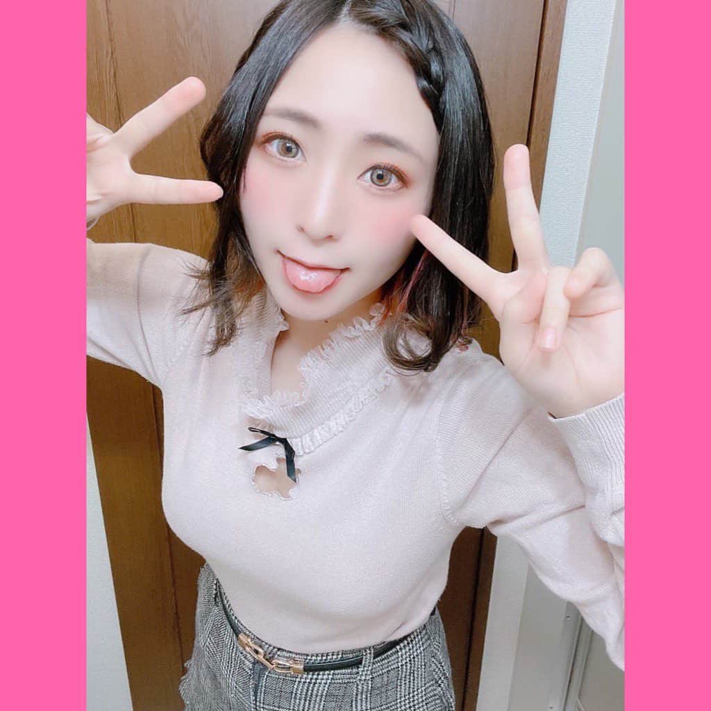 柊木りおのインスタグラム：「クリスマス終わって もう年末ムードじゃん🥺 2020駆け抜けよ！💃🏻💗  Christmas is over It's the end of the year! Let's run through 2020 💃🏻💗  #japanesegirl #japan #followme #likeforfollow #instagood #instagram #instalike」