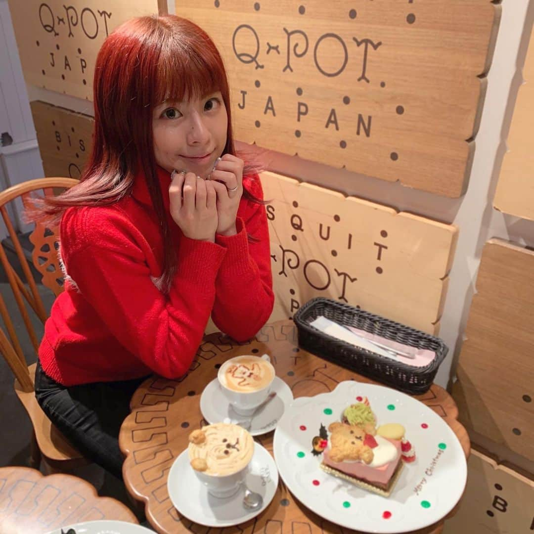 桜花りなさんのインスタグラム写真 - (桜花りなInstagram)「＊ ・ ・ 表参道にあるQ-potカフェに  Xmas🎄デートして来ました♡ 期間限定のクマ🧸ちゃんケーキ めっちゃ可愛かったです💓💓 付き合ってくれた旦那氏にも 感謝の気持ちでいっぱいです🎀 ・ ・ 2枚目は頼んだ物を載せました! 他のメニューも可愛いし店内も 可愛いので、皆さんも行って見て下さい❤️❤️ ・ ・ #クリスマス　#くまちゃん　#表参道 #クマカフェ　#デート　#ディズニー」12月26日 17時32分 - xxyuricornxx