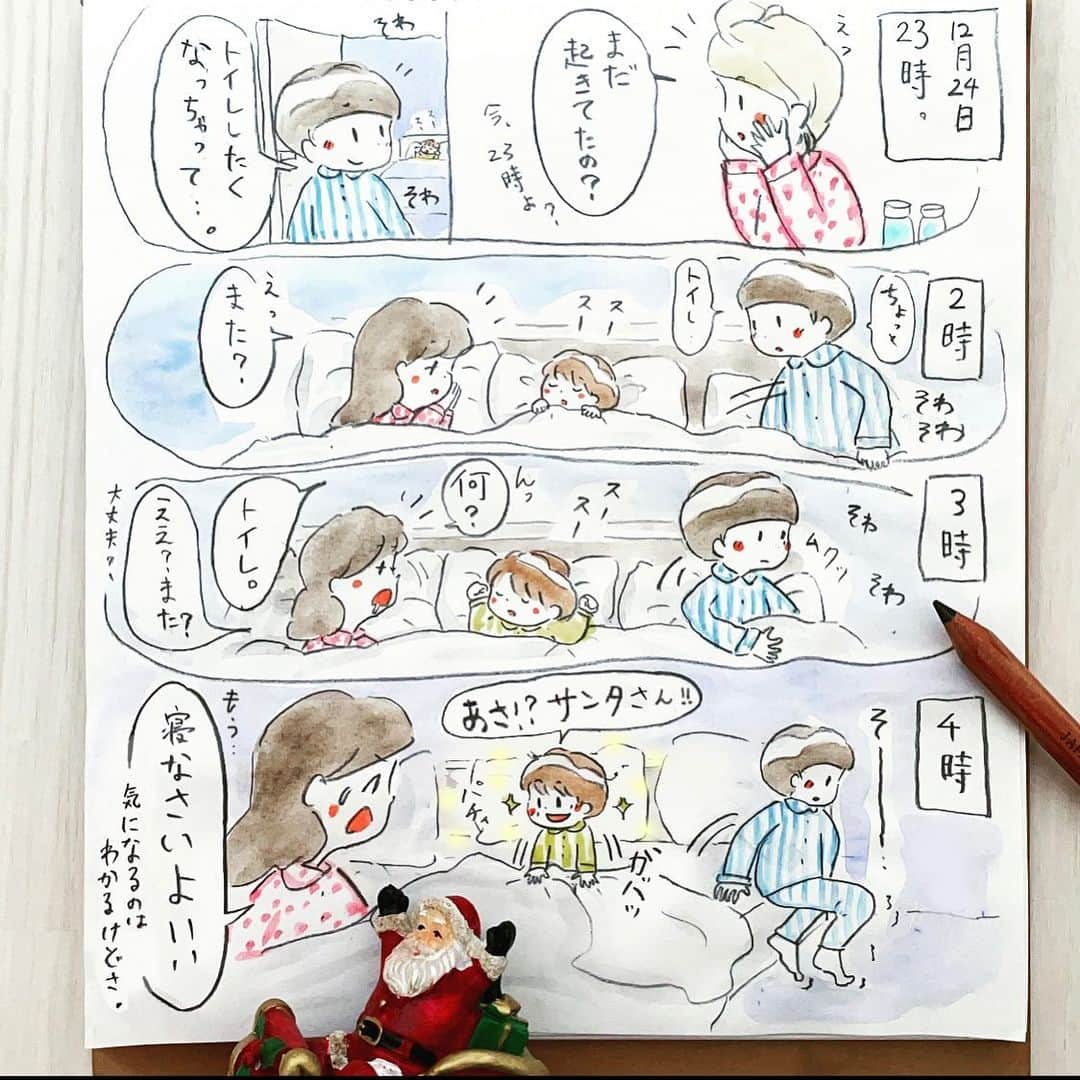 HAMAYUのインスタグラム：「サンタパトロール🧑‍🎄 ・ 毎年の事ですがイヴの夜の息子達は本当に寝ない。。サンタがいつ来るのか気になって仕方がない様子🎁おかげで毎年私は寝不足です😪長男は少し大人っぽいお財布、作るのが大好きな次男はLaQを頂いたようです。サンタさん、今年もありがとうございます☺️ ・ #サンタ#いつ来る#クリスマス#眠れない#イヴの夜 ・ #happyholidays 🎄 ・ #育児絵日記#子育て漫画#男子あるある#小5#年長#11歳#5歳」