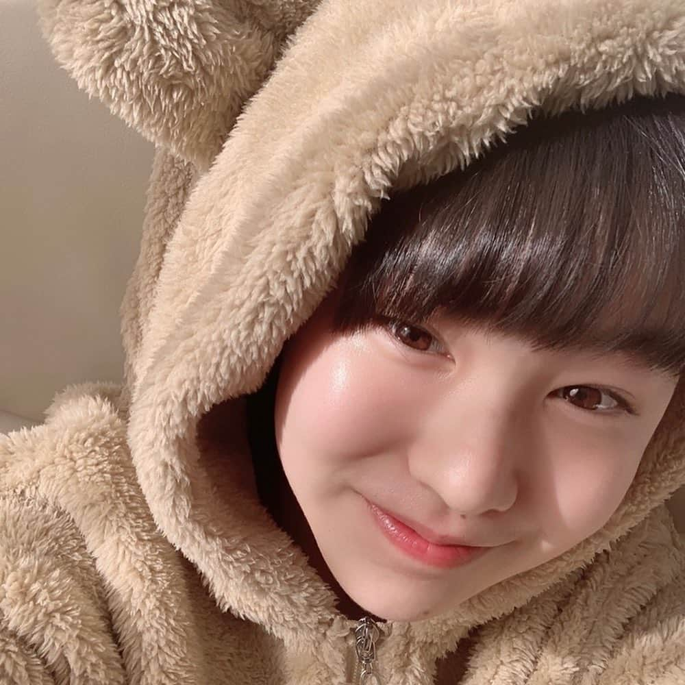 森﨑美月さんのインスタグラム写真 - (森﨑美月Instagram)「🧸🧸🧸  今日。 もんもんはクマになりました~  ずぅっと欲しかったクマのパーカー♡ ⁑ ⁑ いつもコメントやいいね！をありがとうございます❤︎ お手紙でもここでもつながることができて嬉しいです‼︎ ⁑ ⁑ ⁑ #ありがとう #ニコプチ #プチモ #森﨑美月 #もんちゃん」12月26日 17時33分 - morisaki_mizuki_