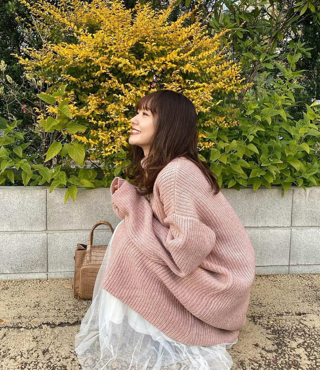 西川瑞希（みずきてぃ）さんのインスタグラム写真 - (西川瑞希（みずきてぃ）Instagram)「あったかニットワンピース🤍お天気がよくてるんるんっ  こちらは、SEAL品番のアイテム。先日からスタートしている"WINTER SALE"も好評みたいで嬉しいです☺︎  人気のニットやワンピースなど"在庫残りわずか"なものも多いので気になる方は是非チェックしてみてください✨  @cheriemona_official #cheriemona #onepiece #winterfashion #冬コーデ #ニットワンピース #ニットコーデ」12月26日 17時38分 - mizuki_nishikawa_