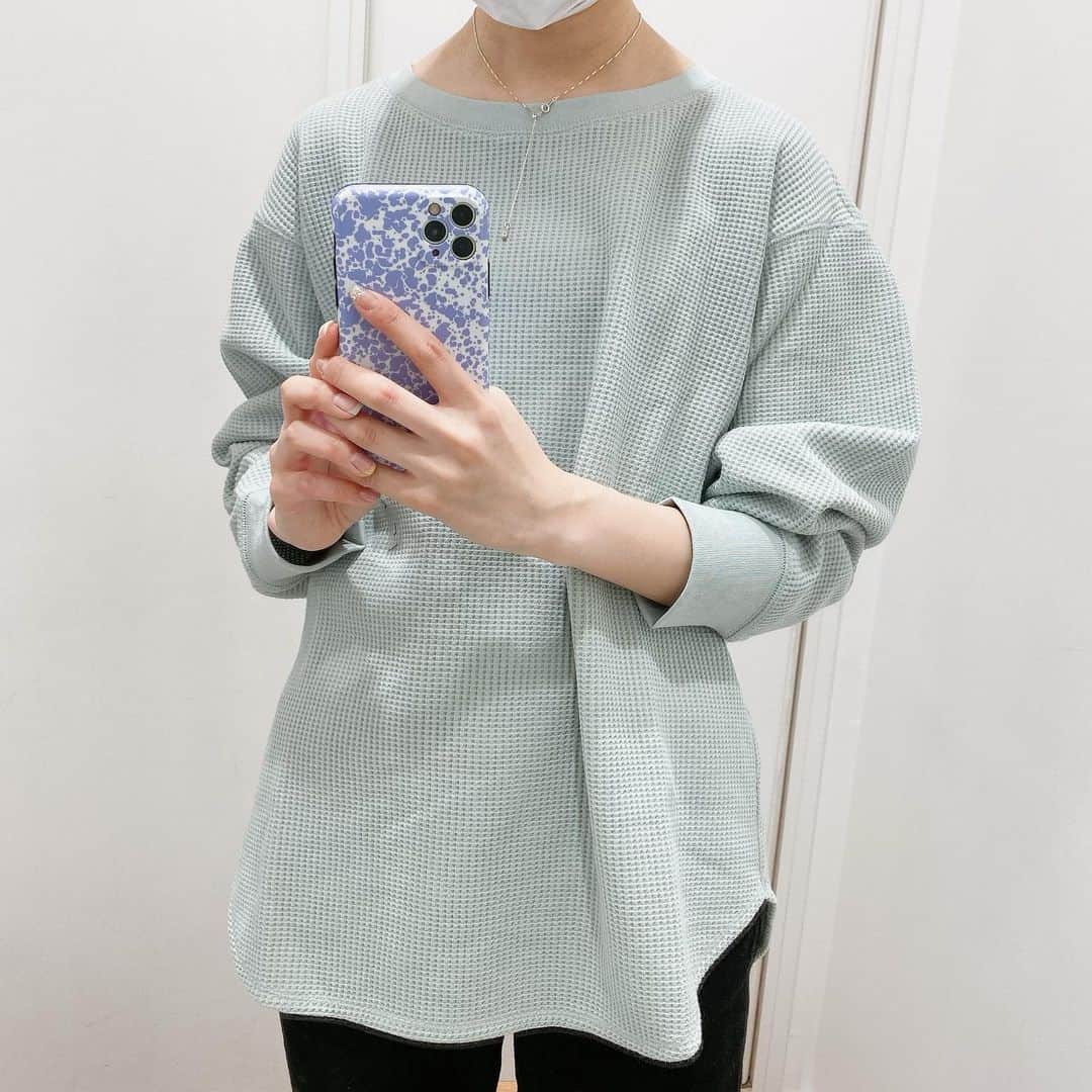 のインスタグラム：「* このUNIQLOのサーマル可愛かった 🤍 mintとdusty pink 🤍 大きく着たかったからLsize🌼 #uniqloコーデ #uniqlou #プチプラ #ワッフルクルーネックt」