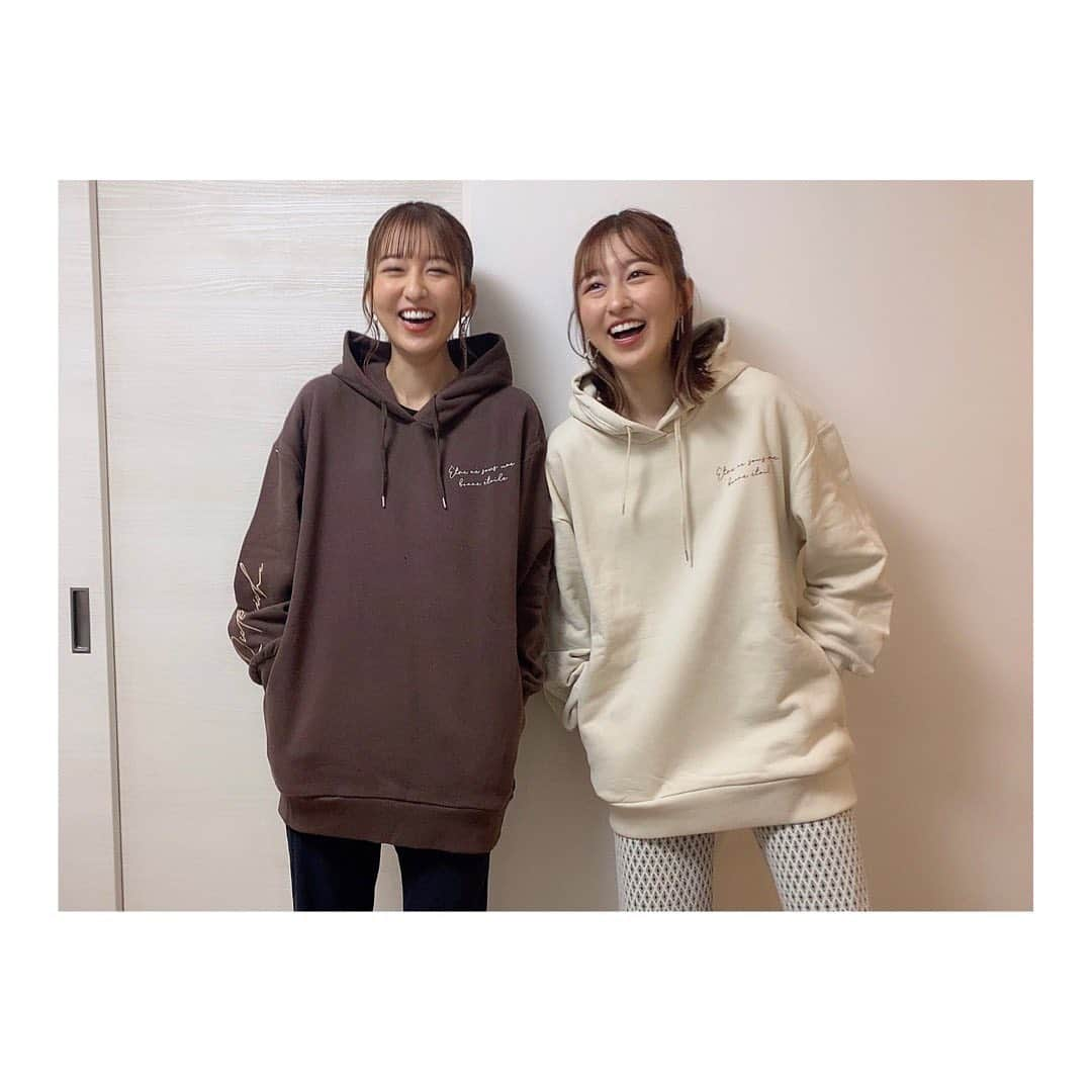 りかりこさんのインスタグラム写真 - (りかりこInstagram)「. かわいすぎる洋服♡ ゲットしてすぐ お家の中で着てみた🤣 女の子らしくて可愛いな〜 この冬大活躍しそうっ！ #りかりこ #双子 #ファッション #コーデ #冬服 #アウター #twins #fashion #japan #cordinate #instagood」12月26日 18時07分 - rikariko_official