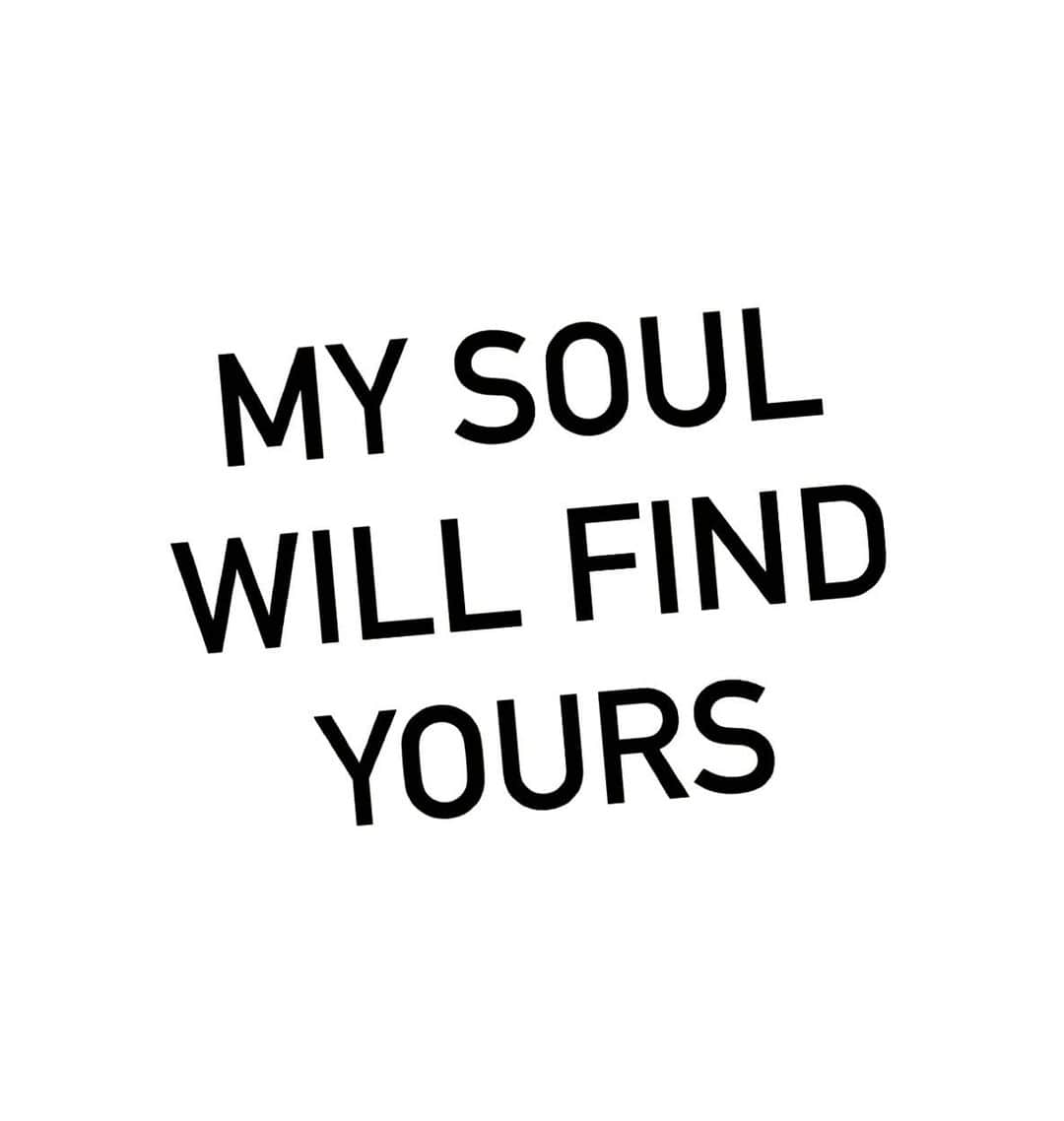 トレーシー・キスさんのインスタグラム写真 - (トレーシー・キスInstagram)「Have you met your soulmate in life my darlings? ❤️ They say if you meet someone and your heart pounds, your hands shake or your knees go weak then they are never the one for you. Our souls have always known eachother, it’s just the bodies that are new; when you find your true soulmate you’ll feel perfectly calm without agitation because you’ve been together millions of times before since the very start of time. Your soulmate is your centre who you are forever drawn back to whenever you spin away or become lost. They are the person you think about at all hours of the day and can never forget no matter how many years go by. One day you will meet your soulmate again and feel so relieved that they love you so wonderfully and unconditionally for who you really are. They will motivate you to discover your true self and grow into the person that you were always destined to be. When two souls pair the feeling is beyond imagination, your heart will melt and your bones will adore them unlike anything you’ve ever known. A beautiful soul brings laughter and joy to your day, they will calm you whilst giving you hope and uplifting your energy levels. You’ll understand that this soul is not another lesson in life but finally the answer, you will feel the future with them and imagine your happy ever after because there are no accidental meetings between souls. Please know that wherever you are and however lost you may feel your soulmate is out there, waiting for you, meant for you and coming ever closer to being with you, together happily forever and a day. You simply have to remove the false everyday disposable ideals for the bones of a true heart 🙏🏼 #truelove #soulmate #realpeople #trustiseverything #fate」12月26日 18時15分 - tracykissdotcom