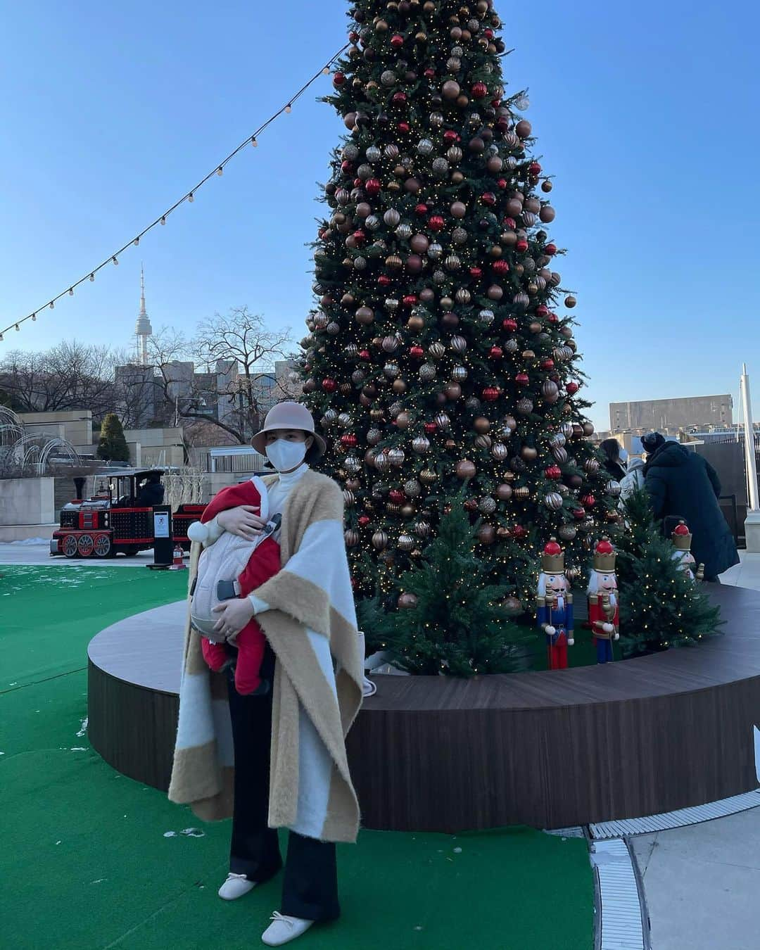 カン・ヘヨンさんのインスタグラム写真 - (カン・ヘヨンInstagram)「내년 #크리스마스 🎄에는 마스크 없이 아이들이 자유롭고 행복하게 보낼수 있었음 좋겠어요🙏🏻💛」12月26日 18時17分 - mangdoo_noona