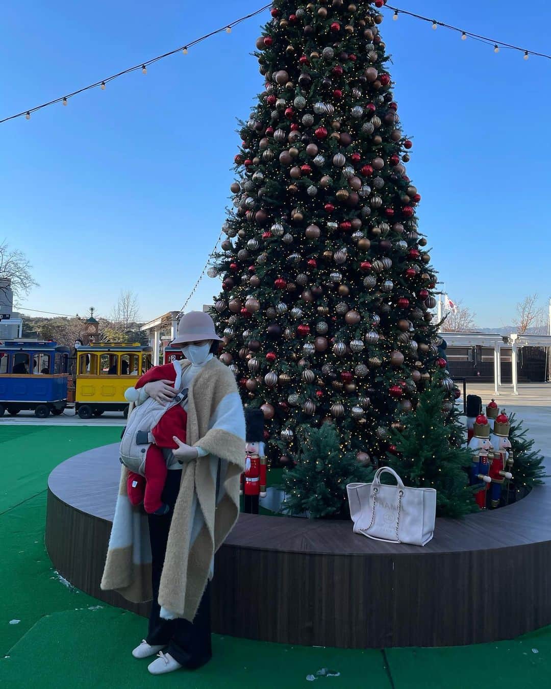 カン・ヘヨンさんのインスタグラム写真 - (カン・ヘヨンInstagram)「내년 #크리스마스 🎄에는 마스크 없이 아이들이 자유롭고 행복하게 보낼수 있었음 좋겠어요🙏🏻💛」12月26日 18時17分 - mangdoo_noona