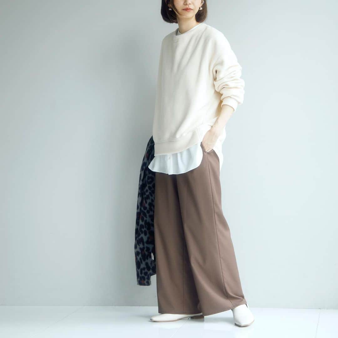 INDIVIのインスタグラム：「- pick up items -﻿ ﻿ ﻿ ふわりと軽い着心地で、暖かみのあるフリース素材プルオーバー。﻿ 丈に前後差をつけたコクーンシルエットは、一枚でも着映えするアイテムです。﻿ 同素材でのスカート(no.127-79082)と合わせてセットアップ風にお召しいただくのもおすすめです！﻿ ﻿ ﻿ ✴︎tops.¥14,850(税込)﻿ ✴︎no.127-19082﻿ ﻿ ✴︎pants.¥(税込)﻿ ✴︎no.127-69089﻿ ﻿ ﻿ #INDIVI﻿ #インディヴィ」