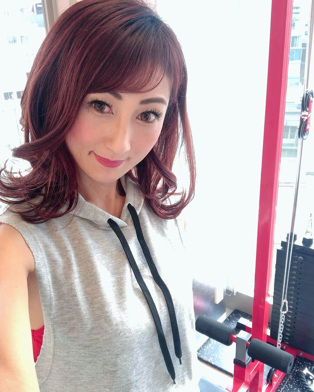 のインスタグラム：「⭐︎⭐︎⭐︎ #お気に入りのウエア💙 やる気が倍増する〜💪💪 ・ ・ 上下ともにお友達のみのりん @minorin.0219 のSHOP " 𝙈𝙄𝙉𝙊𝙈𝙊𝙈𝙊 "🍑のだよ ・ ・ トレーニング頑張ろっ٩(๑❛ᴗ❛๑)۶💕 ・ ・ ・ ・ ・ 完全個室のパーソナルジム " 𝙈𝙔𝙎𝙏𝙄𝙌𝙐𝙀 " @mystique_gym_official ・ ・ 『 " あや " のインスタ見た！』で特典あります❤️ 入会金0円、更にコースから20パーセントoff ・ ー 𝙈𝙔𝙎𝙏𝙄𝙌𝙐𝙀 — 【住所】大阪市北区西天満2-10-10 BRAVE 西天満 1001 【TEL】06-6232-8387 【HP】http://www.mystique-group.co.jp/index.html ・ ・ ・ ・ #みのりんレギンス #トレーニングウエア #パーソナルジム #MYSTIQUE #ミスティーク #完全個室 #マンツーマン #トレーニング #ワークアウト #トレーニング女子 # ボディメイク #ボディメイク女子 #筋トレ #美尻 #くびれ #脂肪燃焼 #代謝アップ #食事制限 #フィットネス #ダイエット」