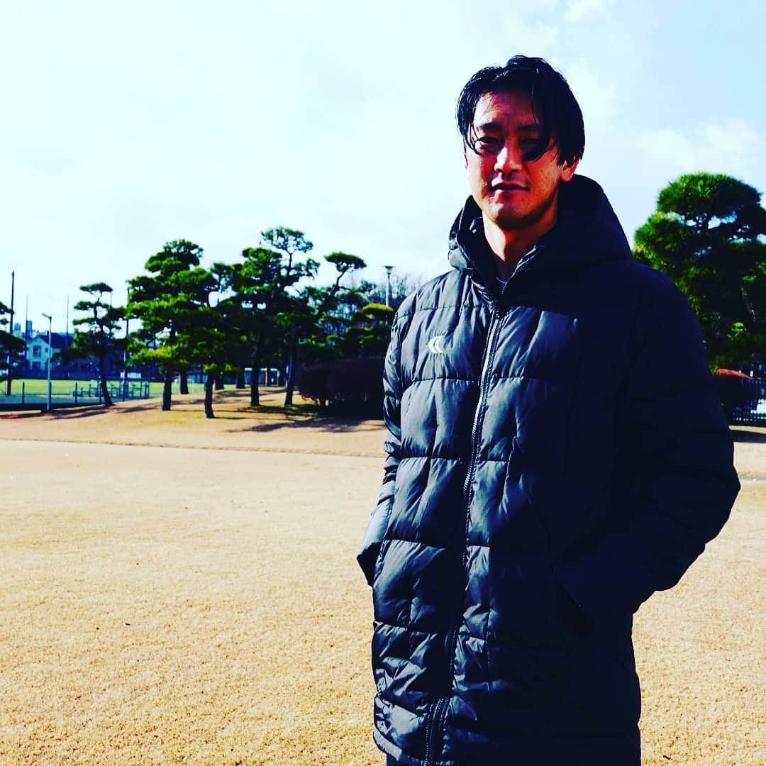 高萩洋次郎さんのインスタグラム写真 - (高萩洋次郎Instagram)「YASUDAのダウンジャケット  軽くてあたたかい！  これからまだまだ寒くなるので、 試合観戦にもいい！  シンプルなデザインなので 普段着でもいけます！  チェックしてみて下さい！  僕はXL着てます！  #YASUDA」12月26日 18時38分 - yojiro_08