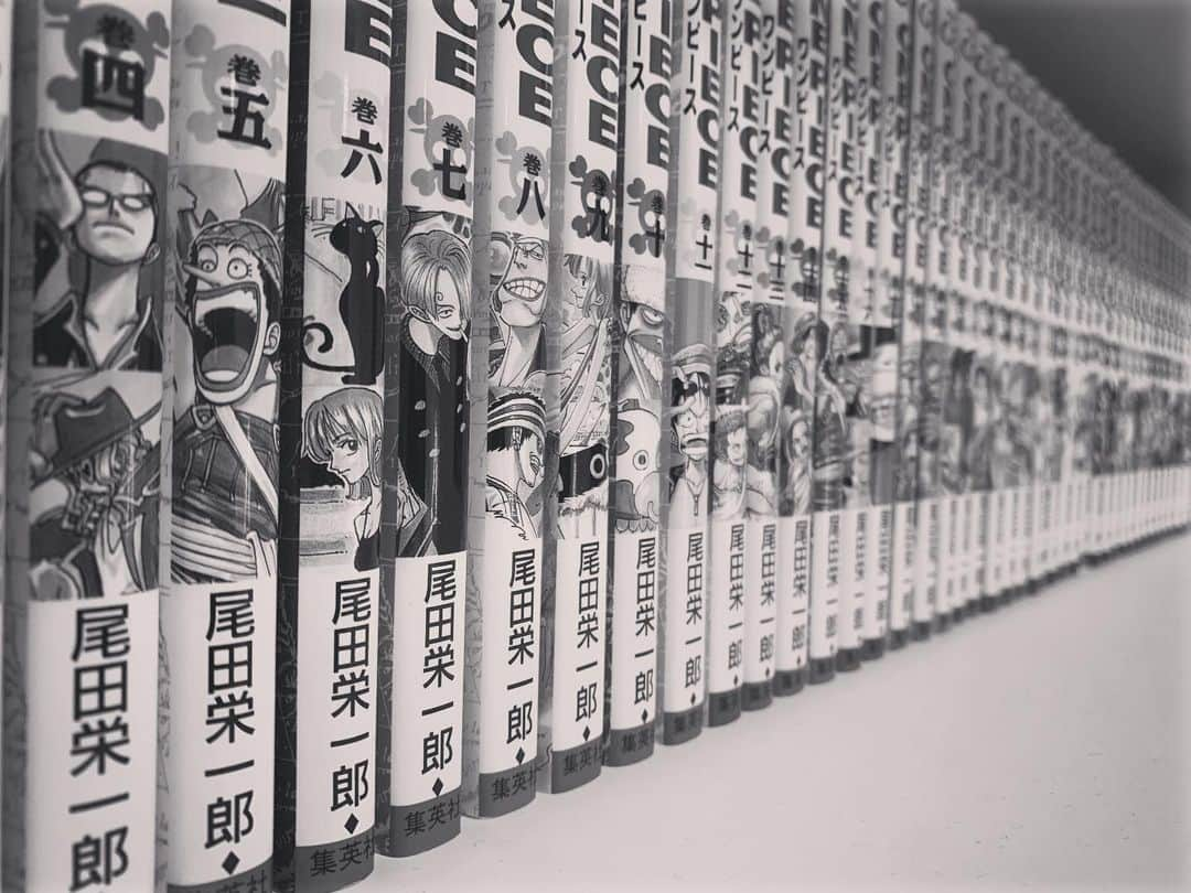 神谷優太さんのインスタグラム写真 - (神谷優太Instagram)「.  ONE PIECE  ルヴァンまで、あと9日。  #ワンピース #全巻 #集めてるよ #単行本派 #アオアシも」12月27日 0時09分 - y.u.t.a.kmy