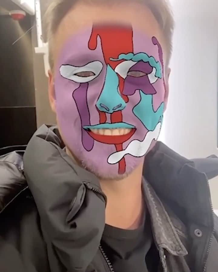 Armin Van Buurenのインスタグラム：「THANK YOU for making this filter even more special! 🙏 You definitely made me 'Feel Something' with all your videos 😄 #RatherFeelSomething」