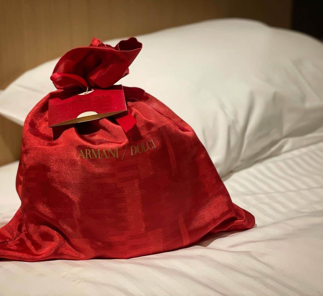 中村克さんのインスタグラム写真 - (中村克Instagram)「サンタさんがプレゼントを置いていってくれたみたい🎁🎄  アルマーニにはドルチェもあるんです🤤  #armanidolci」12月26日 18時48分 - katsumi.221