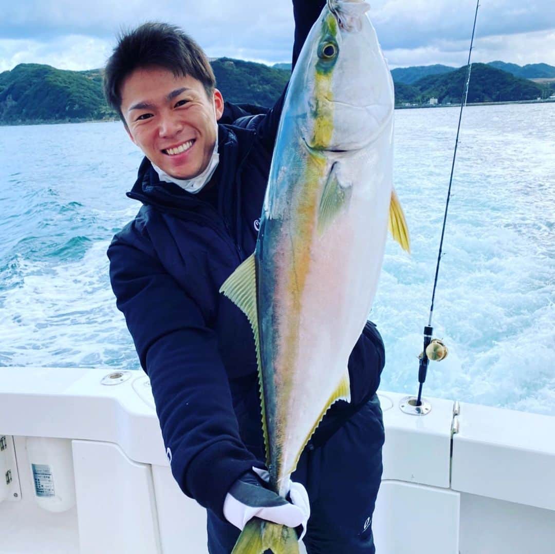 山本由伸さんのインスタグラム写真 - (山本由伸Instagram)「少し前の釣り🐟🎣 よく釣れました🙇‍♂️ #釣り」12月26日 18時59分 - yoshinobu__yamamoto