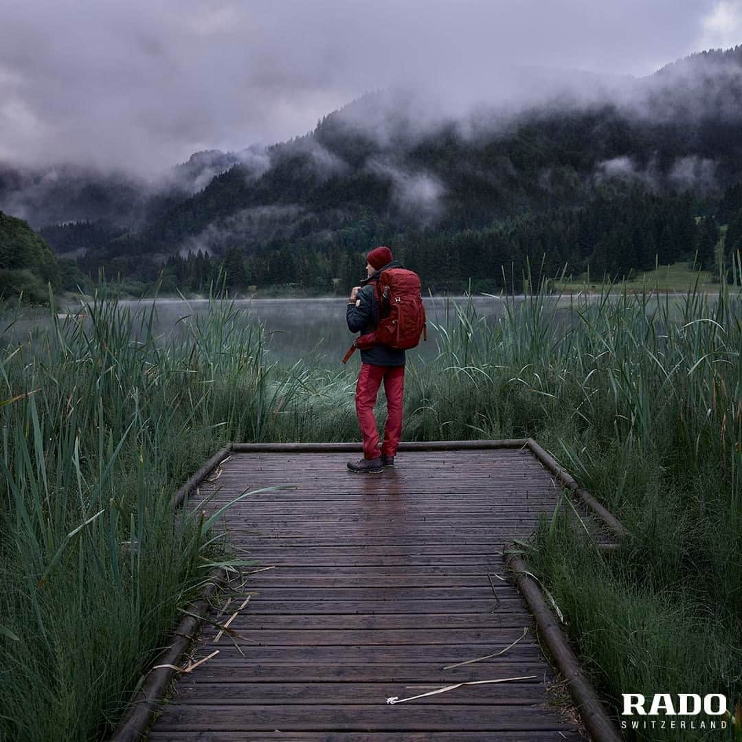 ラドーのインスタグラム：「A modern explorer never stops. A little like the ticking hand of our Captain Cook Bronze.  #RadoCaptainCook #Feelit」