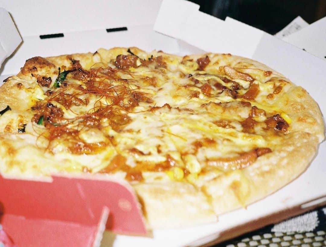 のインスタグラム：「膝🍕 ﻿ ﻿ #lomography100 ﻿ #konicabigmini301﻿ #film」