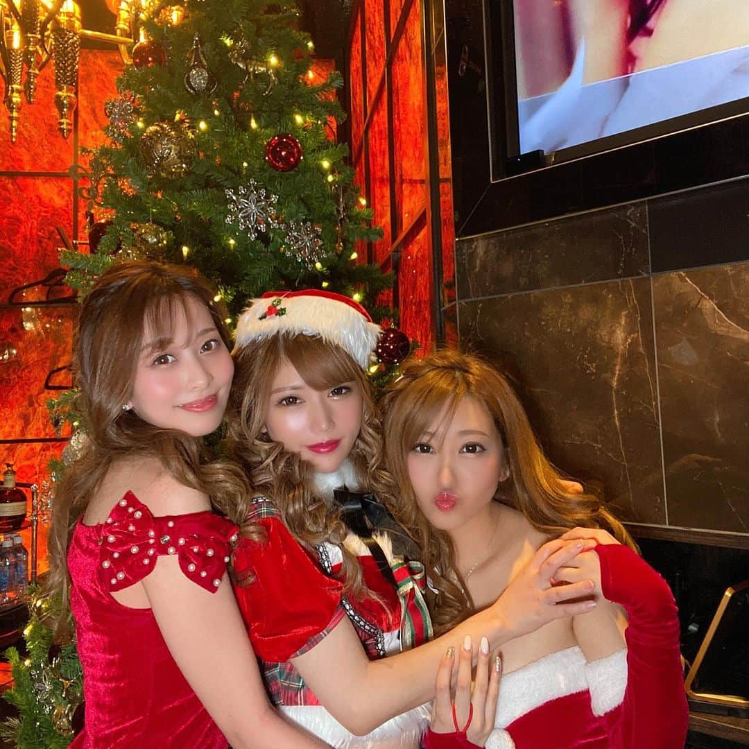 一条あやなのインスタグラム：「. 🎅🎄🍰🍗🎉🎁🎂💓 . #クリスマス #クリスマスツリー #サンタコス #サンタクロース #グラマラス #錦 #錦3 #名古屋 #栄 #金山 #岐阜 #柳ヶ瀬 #すすきの #歌舞伎 #六本木 #中洲 #キャバクラ #キャバ嬢 #キャバ #夜職 #水商売 #一条あやな #instagood #follow #followme #glamorous #christmas」