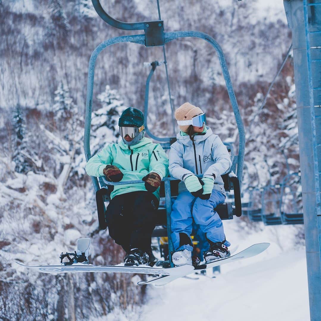 Burton Japanさんのインスタグラム写真 - (Burton JapanInstagram)「メンバーズプログラムの特典として、昨シーズン大好評だった「リゾート優待」が今シーズンもスタートしました。こちらは、日本スキー場開発が運営するリゾートのリフト券をメンバー特別価格で購入できるサービスです。まずはBurtonメンバーになって、年末年始はお得にライディングしましょう！ 詳しくはプロフィール内のリンクから。※オープン状況については、各リゾートへお問合せください。 #日本を滑ろう #BurtonMembersProgram #川場スキー場 #白馬岩岳スノーフィールド #栂池高原スキー場 #HAKUBAVALLEY鹿島槍スキー場 #竜王スキーパーク #めいほうスキー場」12月26日 19時05分 - burtonjapan