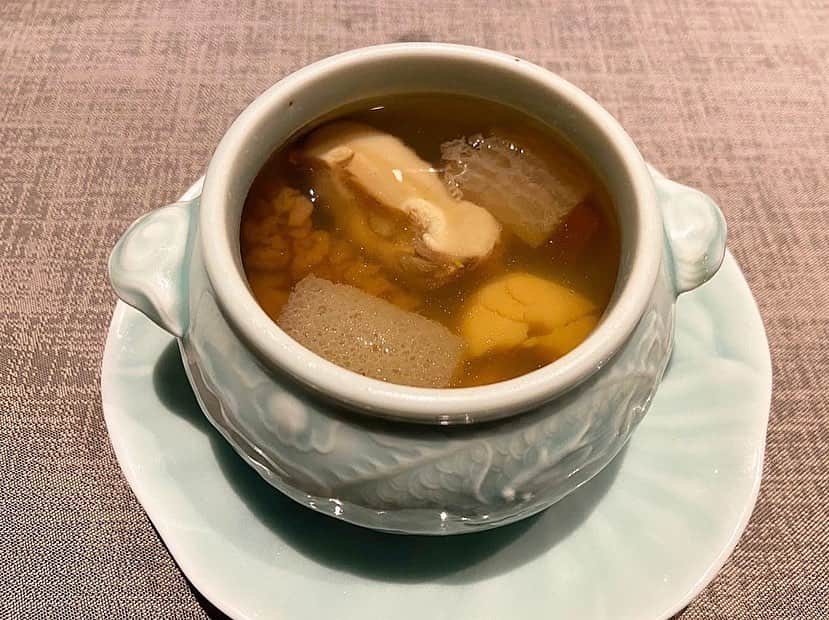 生田千秋さんのインスタグラム写真 - (生田千秋Instagram)「#慈華 さん﻿ 運気の上がる前菜、見た瞬間から﻿ こんなにテンションが上がったのは﻿ 初めてでした😍﻿ ﻿ 一品一品が素晴らしすぎて﻿ 毎回感動してました💖　﻿ この日は白ワインも色々飲みたくてグラスで☺️﻿ 本当に美味しかったです✨﻿ ﻿ #まえちー #のみちー #外苑前」12月26日 19時09分 - maechi_0815