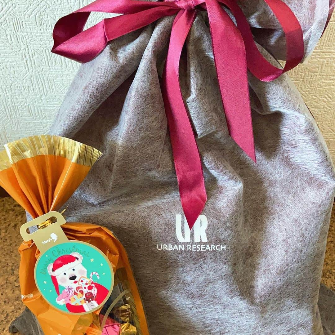 西平風香さんのインスタグラム写真 - (西平風香Instagram)「まいたんから、クリスマスプレゼント届いたのー！サンタやん！笑 すごくモチモチのマフラーとお菓子とお手紙♡嬉しすぎる！！！ ありがとうー(*´ω`*)」12月26日 19時10分 - fuukanishihira