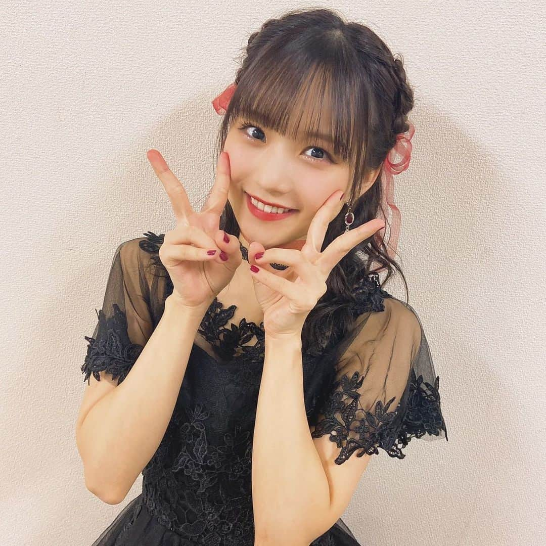 稲場愛香さんのインスタグラム写真 - (稲場愛香Instagram)「🌷﻿ ﻿ ﻿ 今日は22歳最後の日🙌🏻﻿ ﻿ この1年も、様々な経験をさせてもらって﻿ 楽しかったです☺️﻿ ﻿ ありがとうございました！﻿ ﻿ ﻿ そして明日の誕生日は﻿ 稲場愛香セカンド写真集「ラヴリネス...」の﻿ 発売日でもあります📕﻿ ﻿ ﻿ 個別お話し会イベントが﻿ 東京秋葉原 書泉ブックタワーさんにて﻿ 28日の19時〜あります！﻿ ﻿ お待ちしています🙆🏻‍♀️﻿ ﻿ ﻿ #juicejuice #稲場愛香 #まなかん #アイドル #idol ﻿ #22歳 #ラスト #ドキドキ #写真集 #ラヴリネス …﻿ #発売日 #明日 💭 #たくさんの思い出 #経験 #感謝 ﻿ ﻿ 200投稿目でした✨」12月26日 19時10分 - manaka_inaba.official