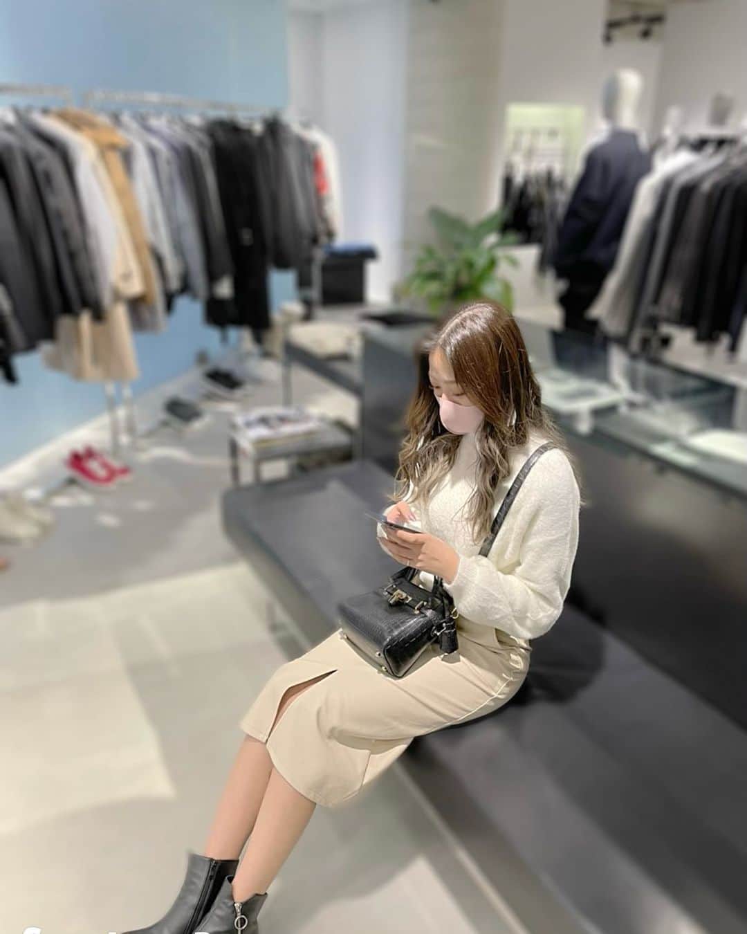 のインスタグラム：「白と黒◻◼ ． ． ． #ootd#fashiongram」