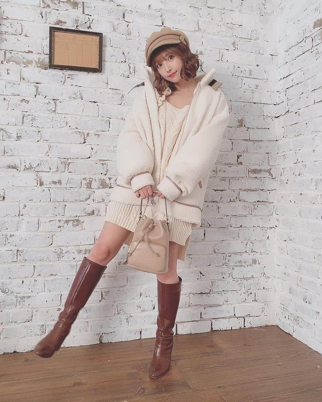 三上悠亜さんのインスタグラム写真 - (三上悠亜Instagram)「miyour’sのボアブルゾン🎀 ﻿ 軽くてあったかいよ🧸 首まで閉めたらマフラーみたいにあったかい👶🏻🧣﻿ 袖も広いので中に厚手のトップス着ても全然へっちゃらなのです。 @miyours.jp  #みーゆあーず」12月26日 19時26分 - yua_mikami